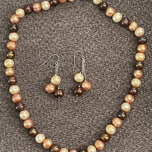 Bundle of two sets. Genuine pearls without certificate of authentication.